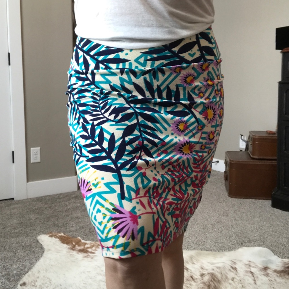 🖐️ for 35! LuLaRoe Cassie Pencil Skirt